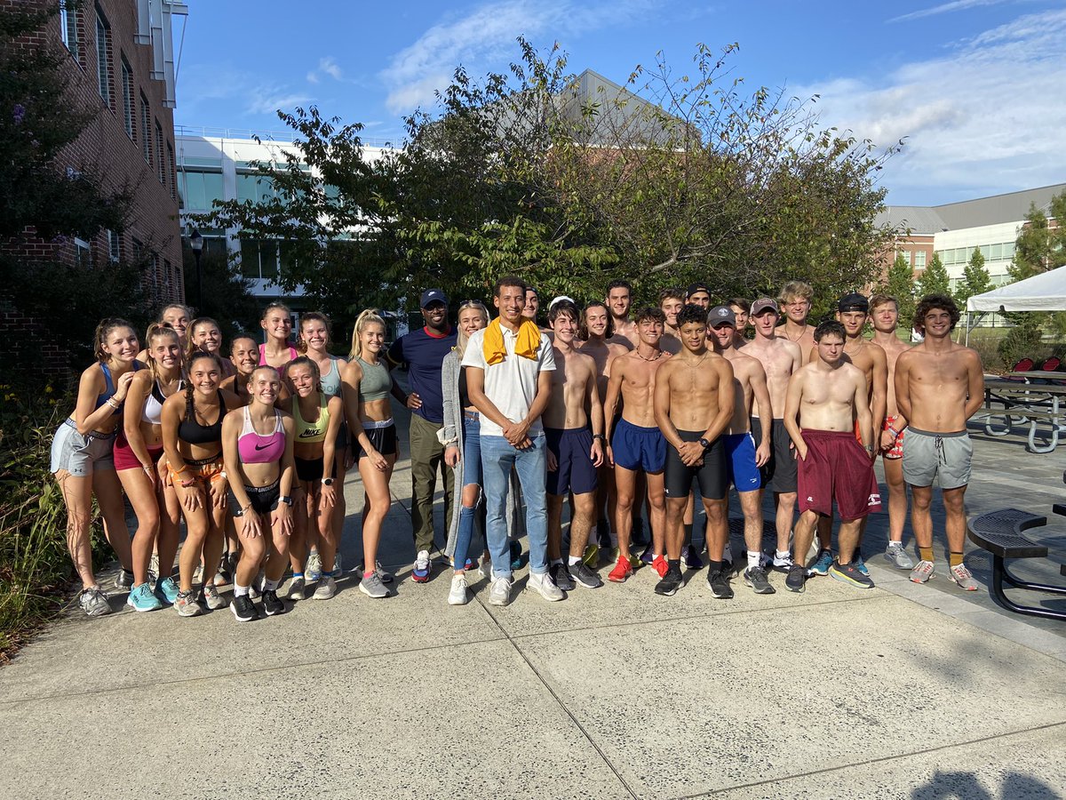 The 🐐 has landed! Olympian and <a href="/SalisburyXC_TF/">Salisbury XC and T&F</a> legend Luke Campbell meets the current Sea Gull squad before tonight’s Q&amp;A inside Holloway Hall.

#GoGulls | #ChampionsWearGold