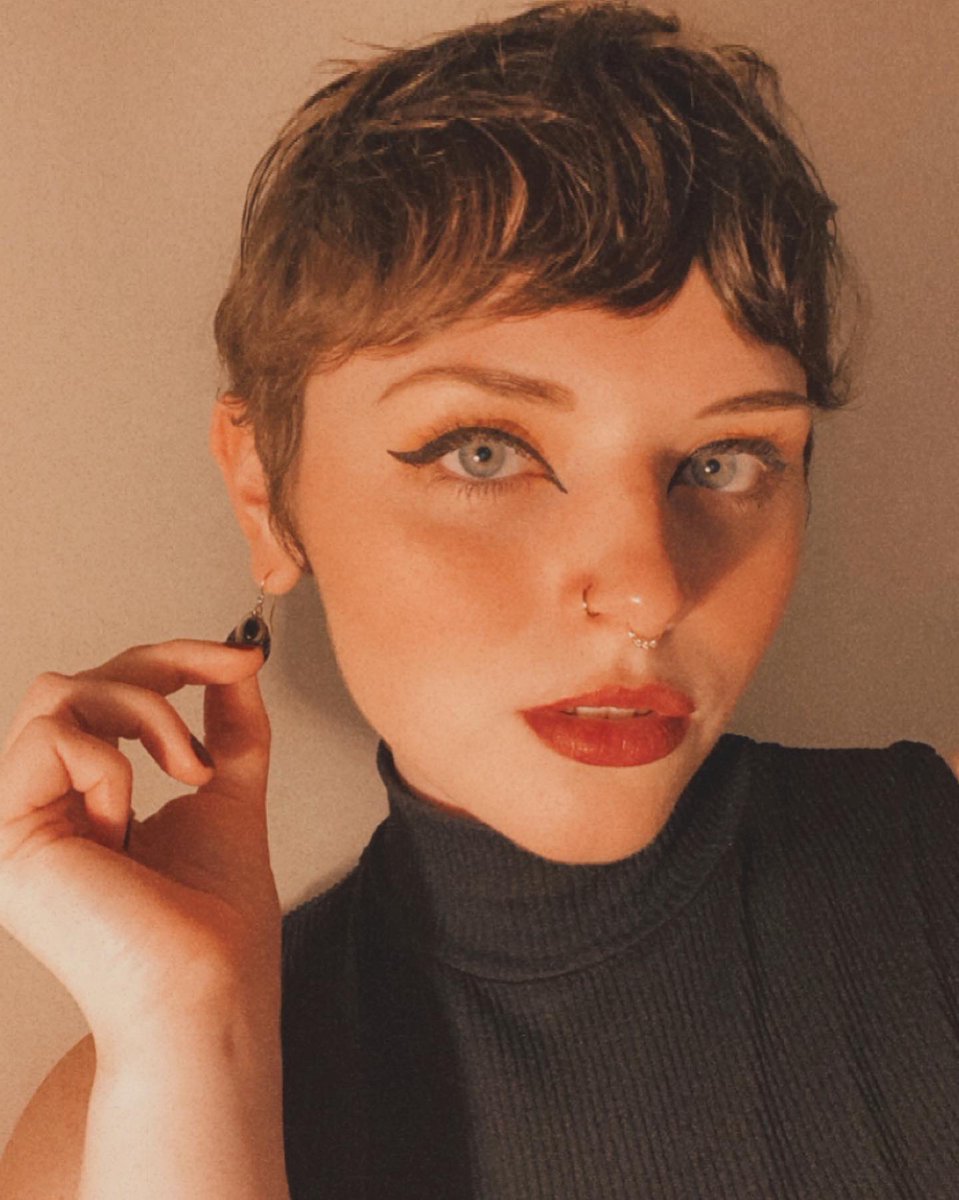 cjharper97's tweet photo. posted this selfie on insta this am and I guess I broke the internet https://t.co/Q4vLXAyrnK