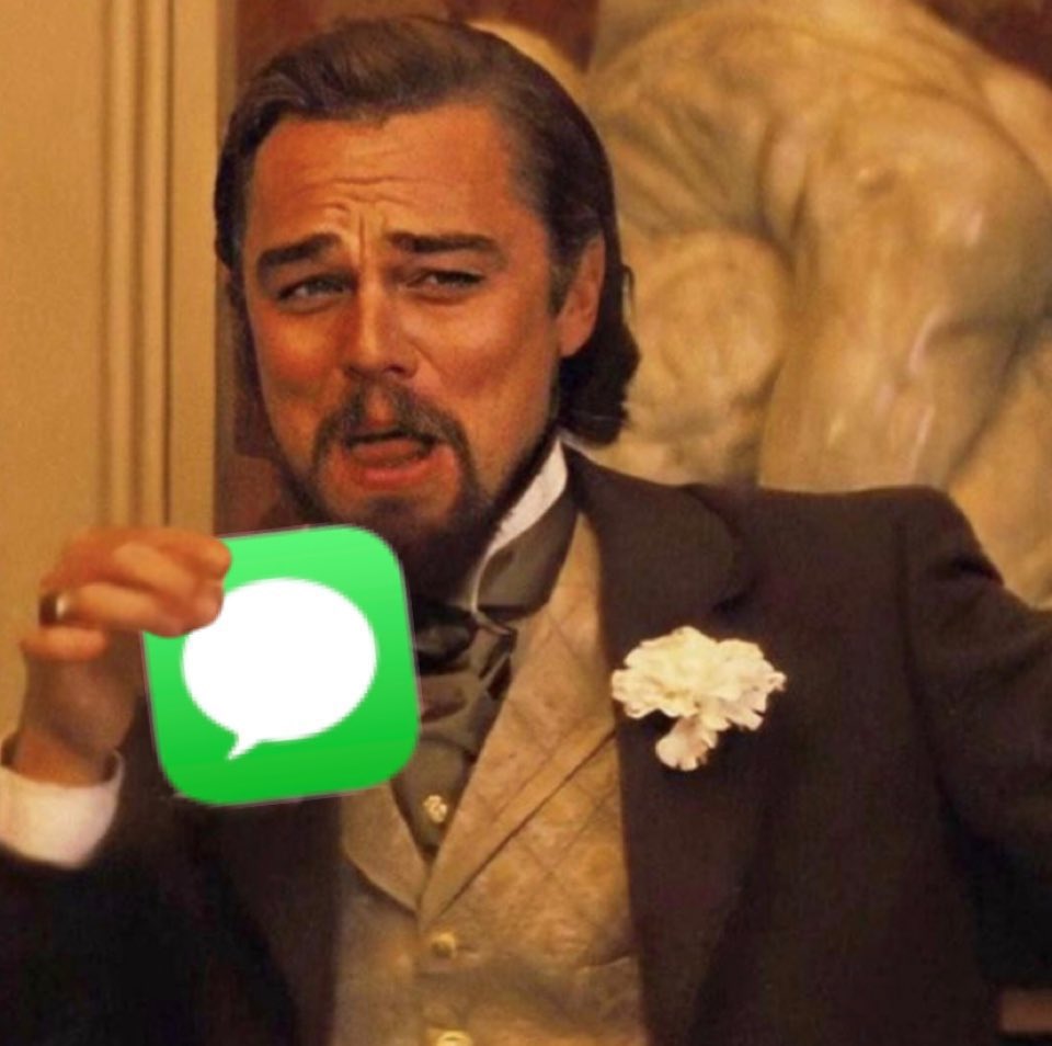 aqe_arsh's tweet photo. How iMessage uses are when WhatsApp is down. https://t.co/4pA6M7jb3K