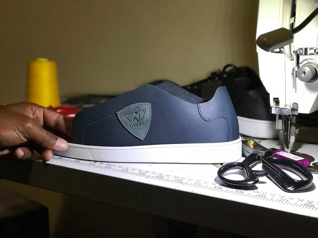 vinque_sa's tweet photo. As we are on Social network lockdown, we design handmade Sneakers.

#MarkZuckerberg #facebookdown #instagramdisabled #whatsappdown #WhatsApp #instadown https://t.co/gVfSri8xTF
