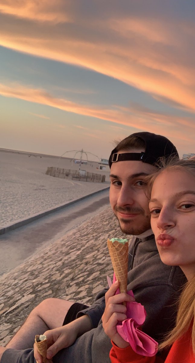 lisa_robch's tweet photo. #HappyNationalBoyfriendDay / #happynationalanimalday 
La même chose pour ma part https://t.co/fUMijbbaZu