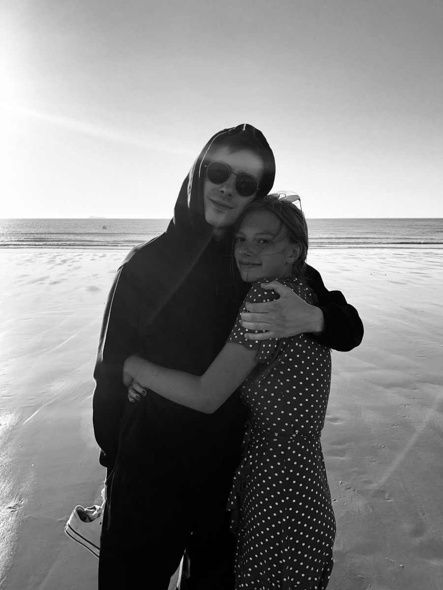 lisa_robch's tweet photo. #HappyNationalBoyfriendDay / #happynationalanimalday 
La même chose pour ma part https://t.co/fUMijbbaZu