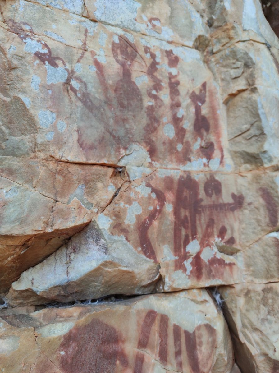 lanaveibera's tweet photo. Pinturas de Los Órganos, en Jaén. Parada obligada para los amantes del arte rupestre, en pleno Despeñaperros, y con un paisaje espectacular como decorado. ¿Las conoces? Estas no son las más famosas pero son igual de importantes. @DiarioJAENes @despenaperros @DespertaFerro https://t.co/cTskzAtr4u