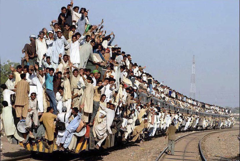 NersisyanTariel's tweet photo. #facebookdown #whatsappdown #twitter people coming on Twitter be like: https://t.co/IqAS9izPTS
