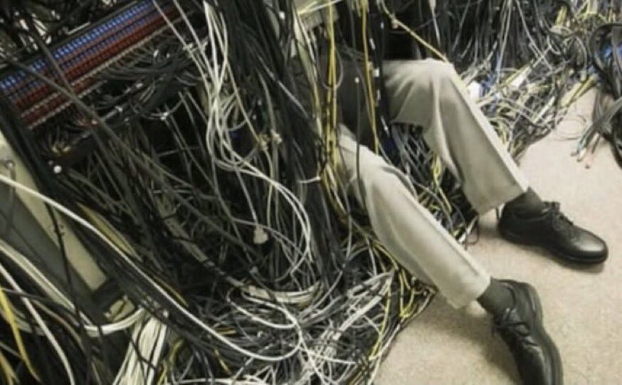 hassanmidojr's tweet photo. Zuckerberg right now tryna fix the server 😀😂 @SocialMediaDown https://t.co/fzDno6uAku
