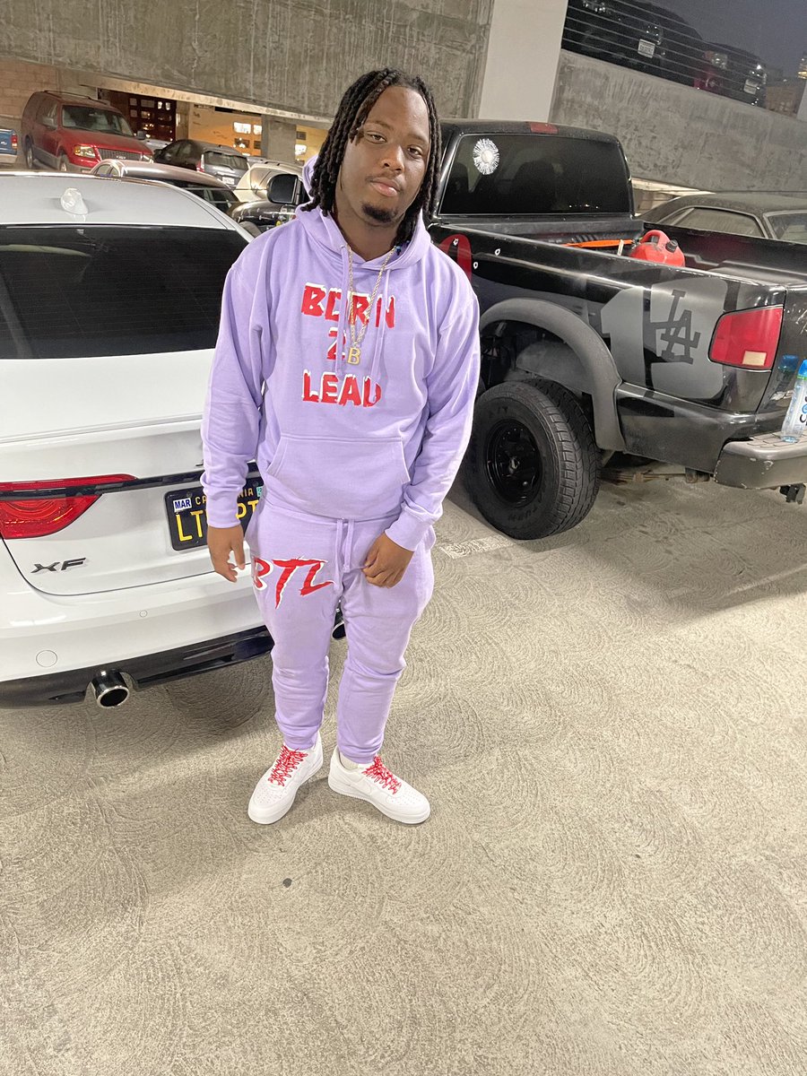 bm22ney's tweet photo. Back on Twitter let me see how y’all life been 💫 #SupportBlackBusiness https://t.co/9yOXHH6ieO