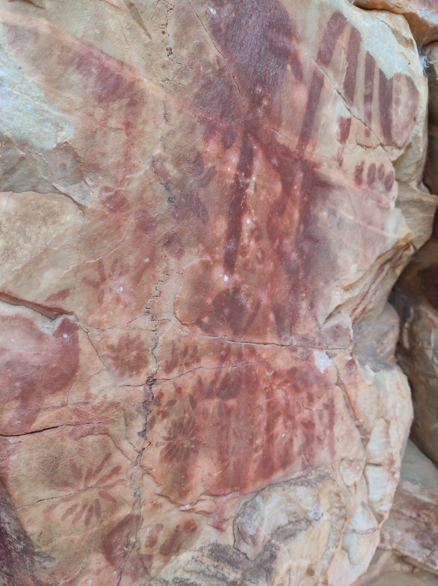 lanaveibera's tweet photo. Pinturas de Los Órganos, en Jaén. Parada obligada para los amantes del arte rupestre, en pleno Despeñaperros, y con un paisaje espectacular como decorado. ¿Las conoces? Estas no son las más famosas pero son igual de importantes. @DiarioJAENes @despenaperros @DespertaFerro https://t.co/cTskzAtr4u