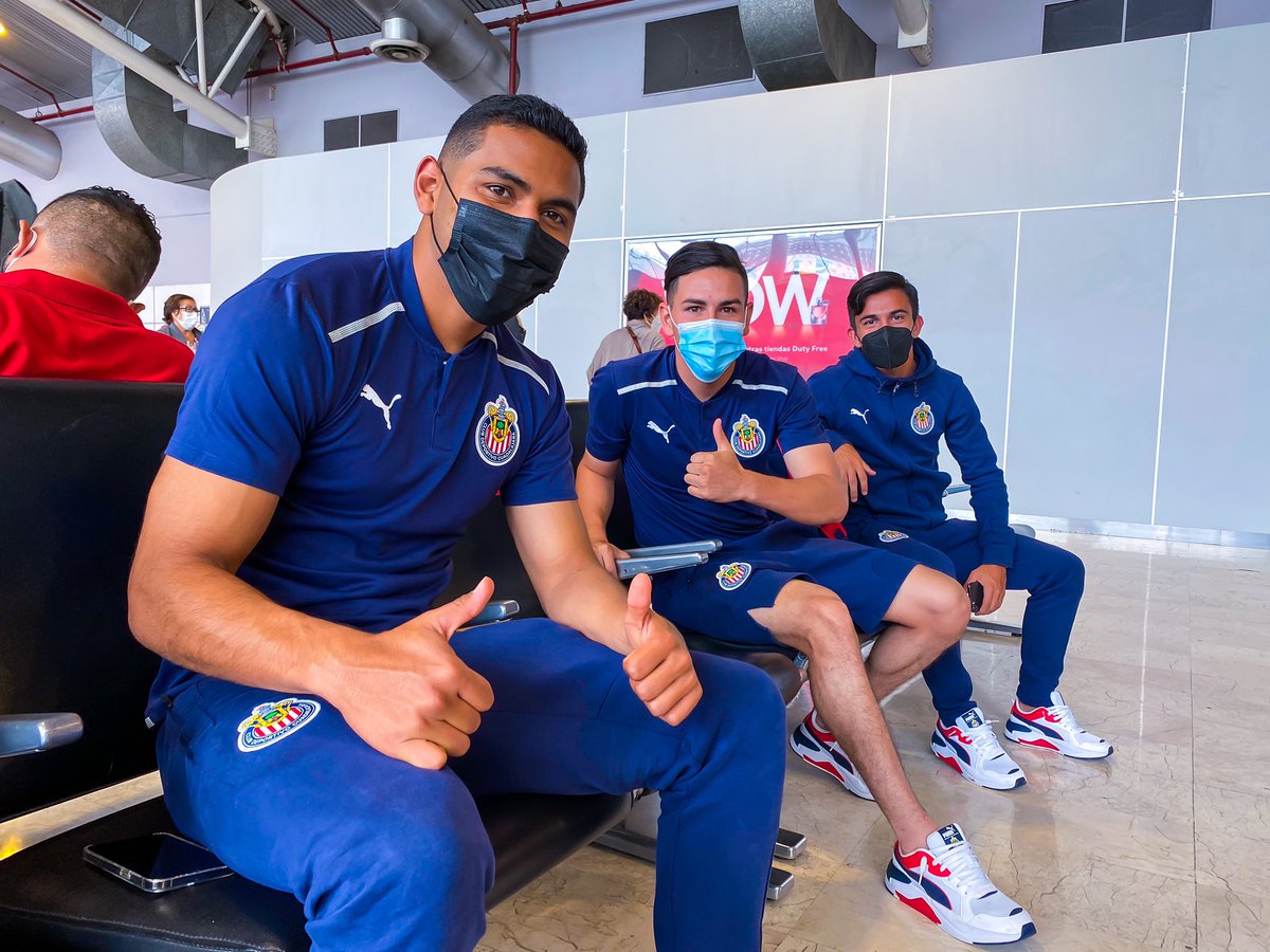 Chivas's tweet photo. ¡Nos vamos a Los Ángeles! ✈️🇺🇸

#USARojiblanco https://t.co/XadSUzjnX6