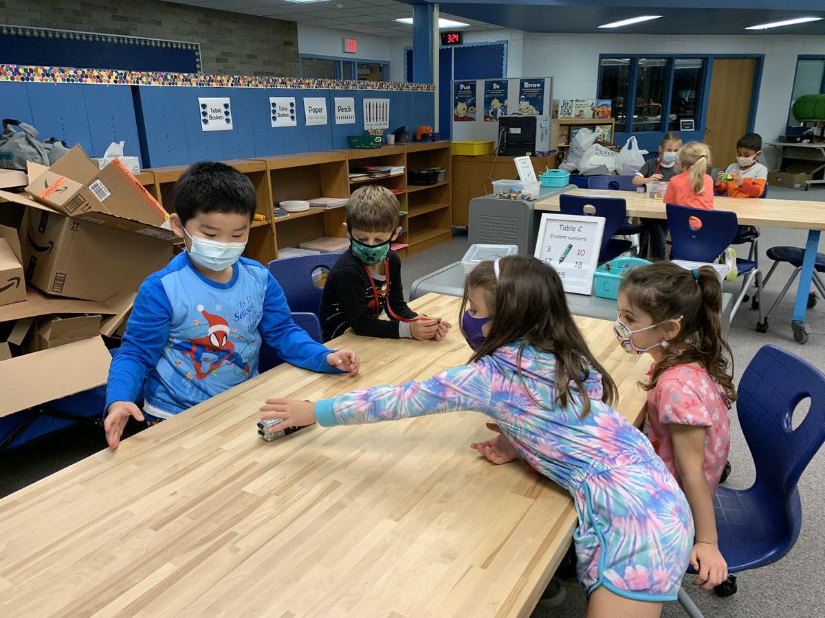 LHendersonReads's tweet image. Kindergarten &amp;amp; 1st got to build their own bot today! We read a personal favorite Boy + Bot by @AmeDyckman then we talked about parts #makercenteredlearning finally we used cubelets to make bots - their only instruction was “work together” they figured out the rest! #onetroymedia