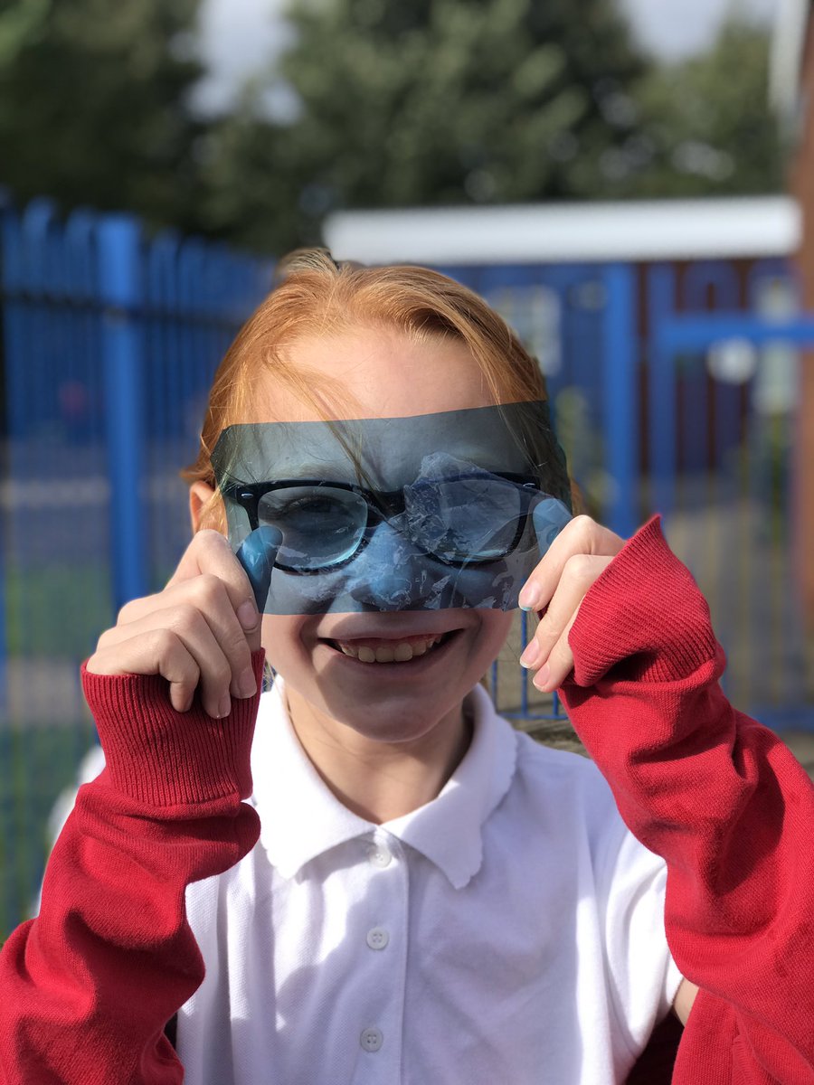 MrsKBusby1's tweet photo. Year 5 studies colours abs colour mixing in and out of the classroom today. @AlthorpeKeadby https://t.co/6kL3BwB5Nt