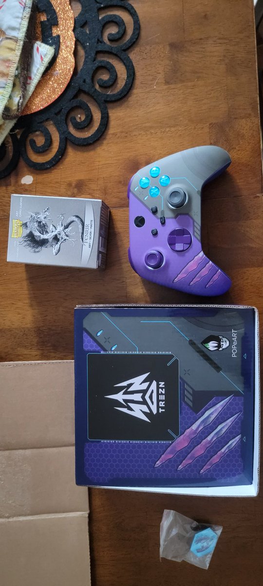 HazTheMatt's tweet photo. @treznstore delivery day! 

Decent controller. Paint on the left thumb stick is messed up, the right trigger is less tensioned than the left, and the shell isn't quite lined up correctly with the base of the controller. 

I would say it's not acceptable with a $150 controller. https://t.co/ORfaYAB71j