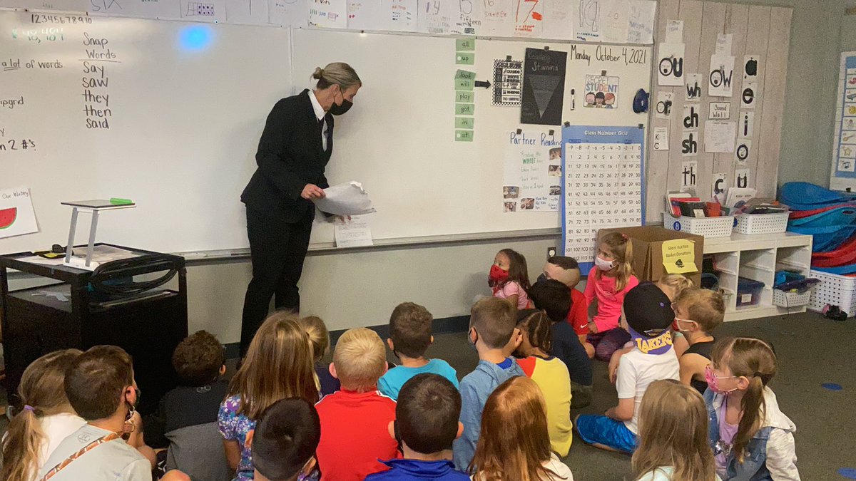skelber1's tweet photo. 1st grade is up to the SSDA’s challenge to earn our Word Detective badge. 🕵️‍♂️🕵🏽@kaylarago https://t.co/GJ6HGSg7y7