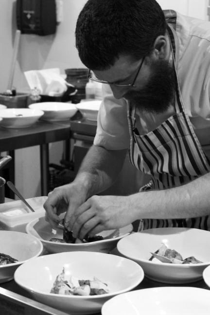 HampshireFare's tweet image. Meanwhile, We caught up with chef Ollie Moore in his blooming lovely venue #westendflowerfarm #froyle Read all about it here: bit.ly/3DqCOST (image #hannahberryphotography )