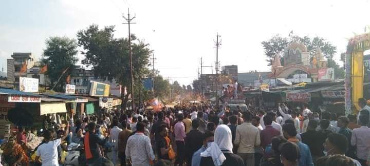 AakashBhalray's tweet photo. पूर्ण विजय संकल्प हमारा, अनथक अविरत साधना,
निसिदिन प्रतिपल चलती आयी राष्ट्र धर्म आराधना। 
आज महादेवगढ़ मंदिर पर भारतीय जनता पार्टी मध्यप्रदेश के यशस्वी प्रभारी मा.श्री मुरलीधर राव जी का स्वागत किया। 
#निमाड़_का_लाल_अशोक_जी_पालीवाल 
#खंडवा #लोकसभा 
@PMuralidharRao @vdsharmabjp https://t.co/nzUfKSZNLy