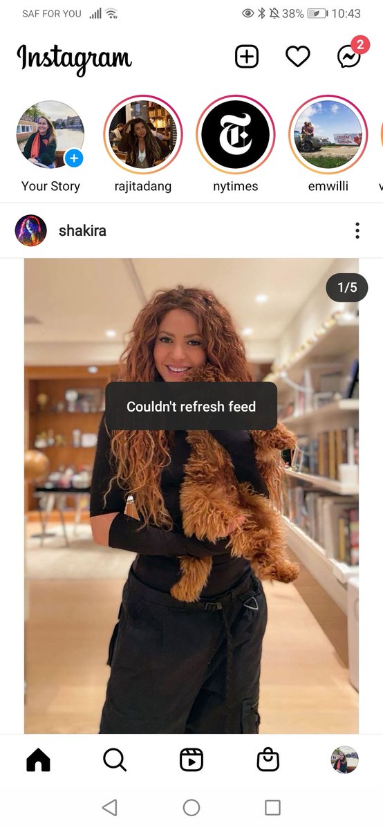 amedesj's tweet photo. ...et moi, sur une sympathique photo de Shakira 🤔 #PandoraLeaks ? #instadown 💁🏼‍♀️ https://t.co/jQ4PSL4Opc