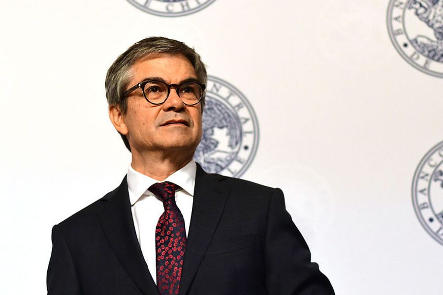 latercera's tweet photo. 📈 @pulso_tw | El presidente del Banco Central, Mario Marcel, es el “Gobernador del Año” para LatinFinance https://t.co/BwHc2bVfAi https://t.co/ICTgV0miHq