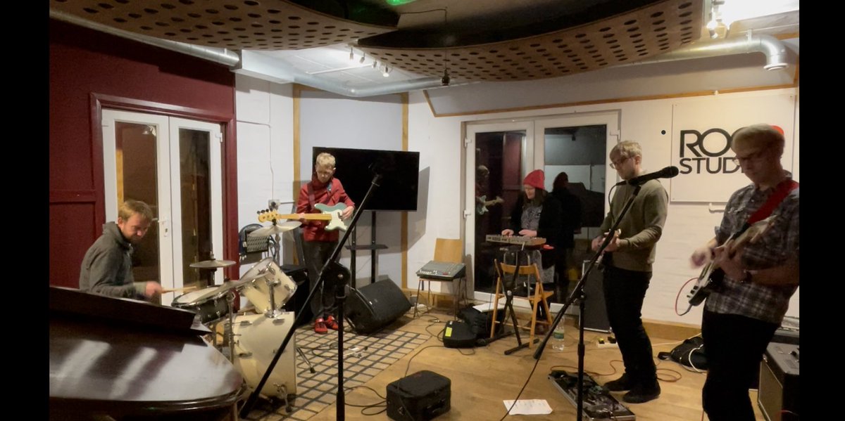 seazooband's tweet photo. Yup. All set for/barod am @FocusWales 
Catch us 
⚽️ 9:30pm
🧅Central, Wrexham
🥦 Sat 9th October 
With some amazing other bands and supporting/yn cefnogi  @gruffingtonpost
Gyda @YnysMusic @rosehipteahouse @GhostlawnsCF @eitha_da @CottonWolfWorld @blueamberband https://t.co/yi4YBi4lcV