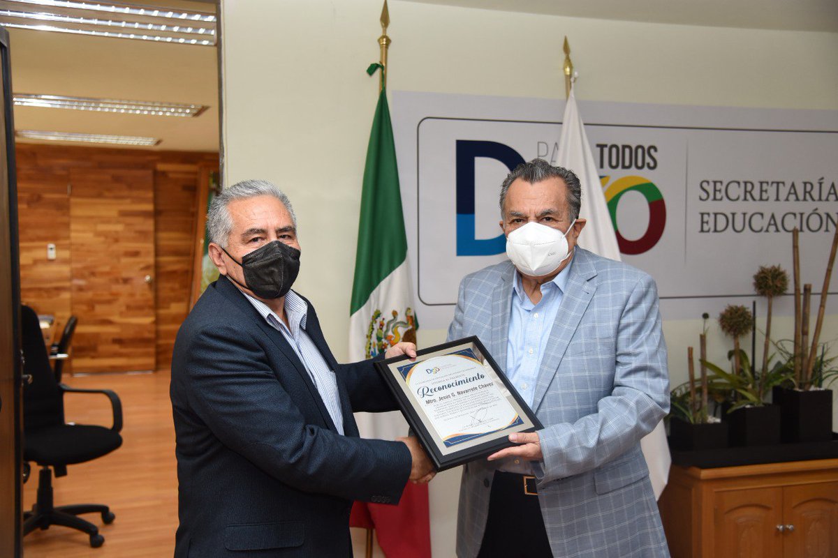 SEED_Dgo's tweet image. El Secretario de Educación,@ruben_calderonl , tomó protesta a Modesta Corral Ramos, como Directora de la Unidad de Formación Contínua y Superación Profesional y a Salvador Piñón Alamillo en la Coordinación de Investigación e Innovación para el Desarrollo Educativo.