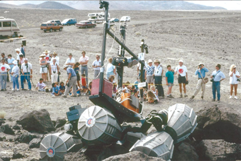 exploreplanets's tweet photo. Today we celebrate the 100th anniversary of the birthday of Alexander Kemurdzhian!

Kemurdzhian was a Soviet-Armenian engineer who designed the first rovers to explore another world, the Soviet Lunokhod rovers. https://t.co/U2WdJREn7V