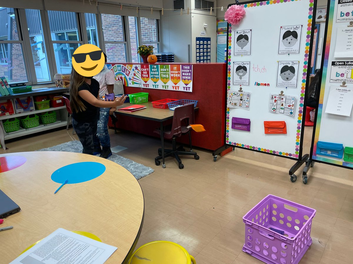 Ss studying digraphs with a syllable toss📚<a href="/mrsshappirio/">Michelle Shappirio</a> <a href="/VonaKristin/">Kristin Vona</a>