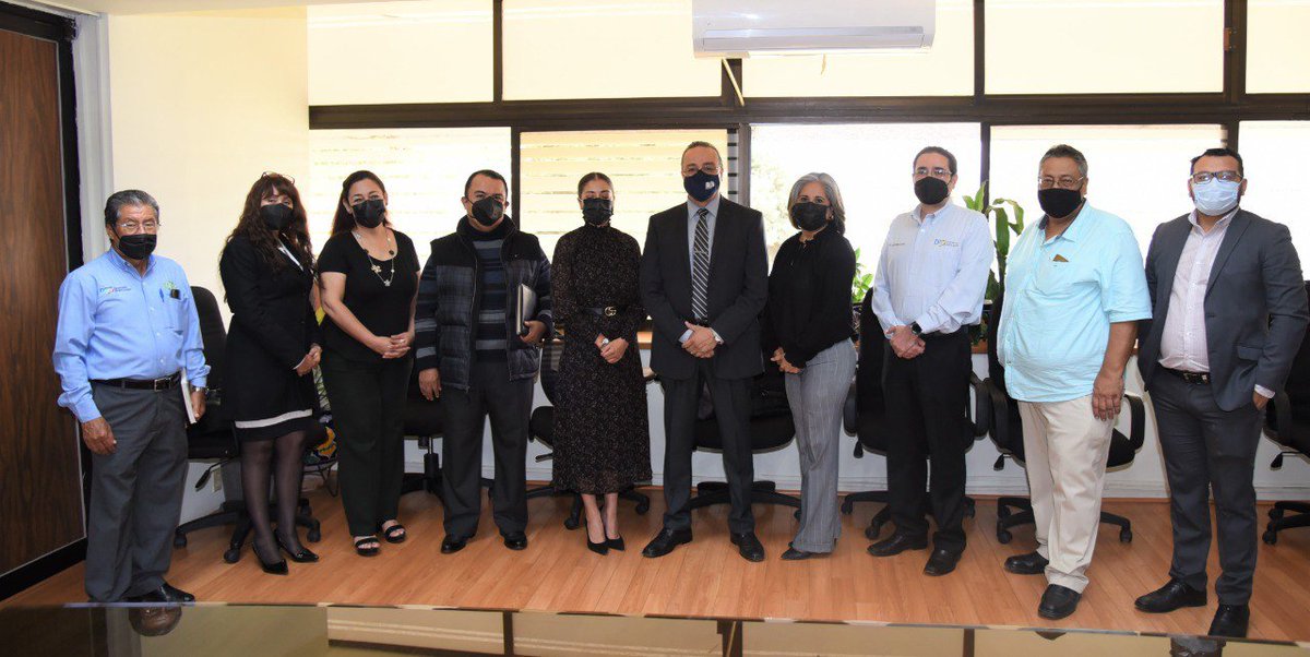 SEED_Dgo's tweet image. Además, realizó un reconocimiento por trayectoria y aportaciones a la educación en Durango al profesor Jesús Navarrete Chávez, quien estuvo al cargo del CIIDE, además de otras actividades académicas en la SEED.