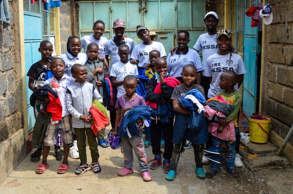 NjokiSusan2's tweet photo. #VijanaWang'ngare is the move An initiative lead by @KahawaSportive ladies It entails giving out clothes and other goods to street kids @UEFA_Foundation @Womeninsport_uk @Women_Win @sfw_tweets @BeyondSport @GlobalGoalsUN @soccerwoborders @CommunityKicks_ @WorldRemit @farenet https://t.co/GdJyTjYRrH