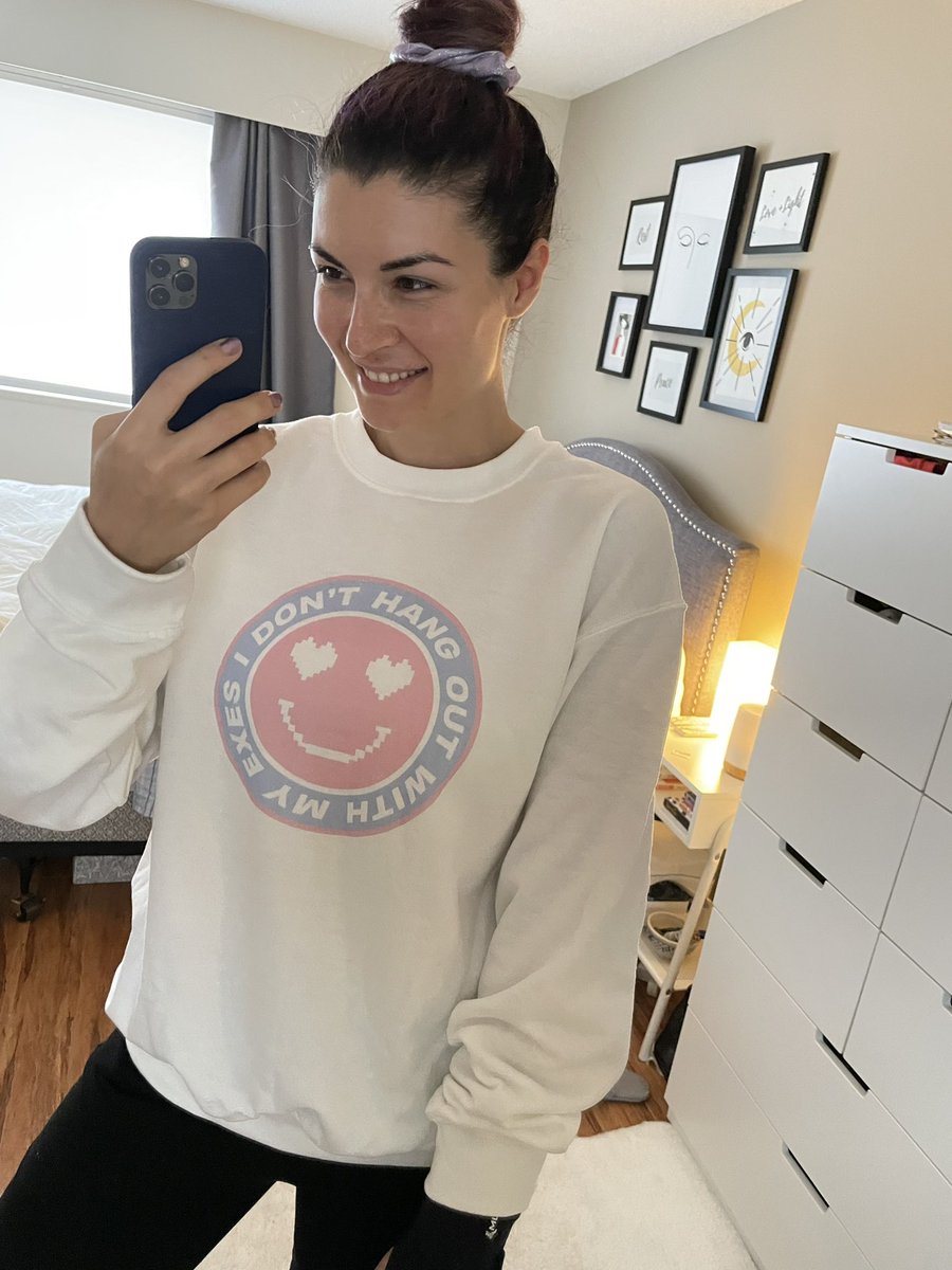 Since literally all of you are on here now, look at how awesome <a href="/cassiedasilva/">Cassie Dasilva</a> ‘s merch is!
So true. I don’t hang out with my exes 💋💁🏻‍♀️
#music #artist #newmerch