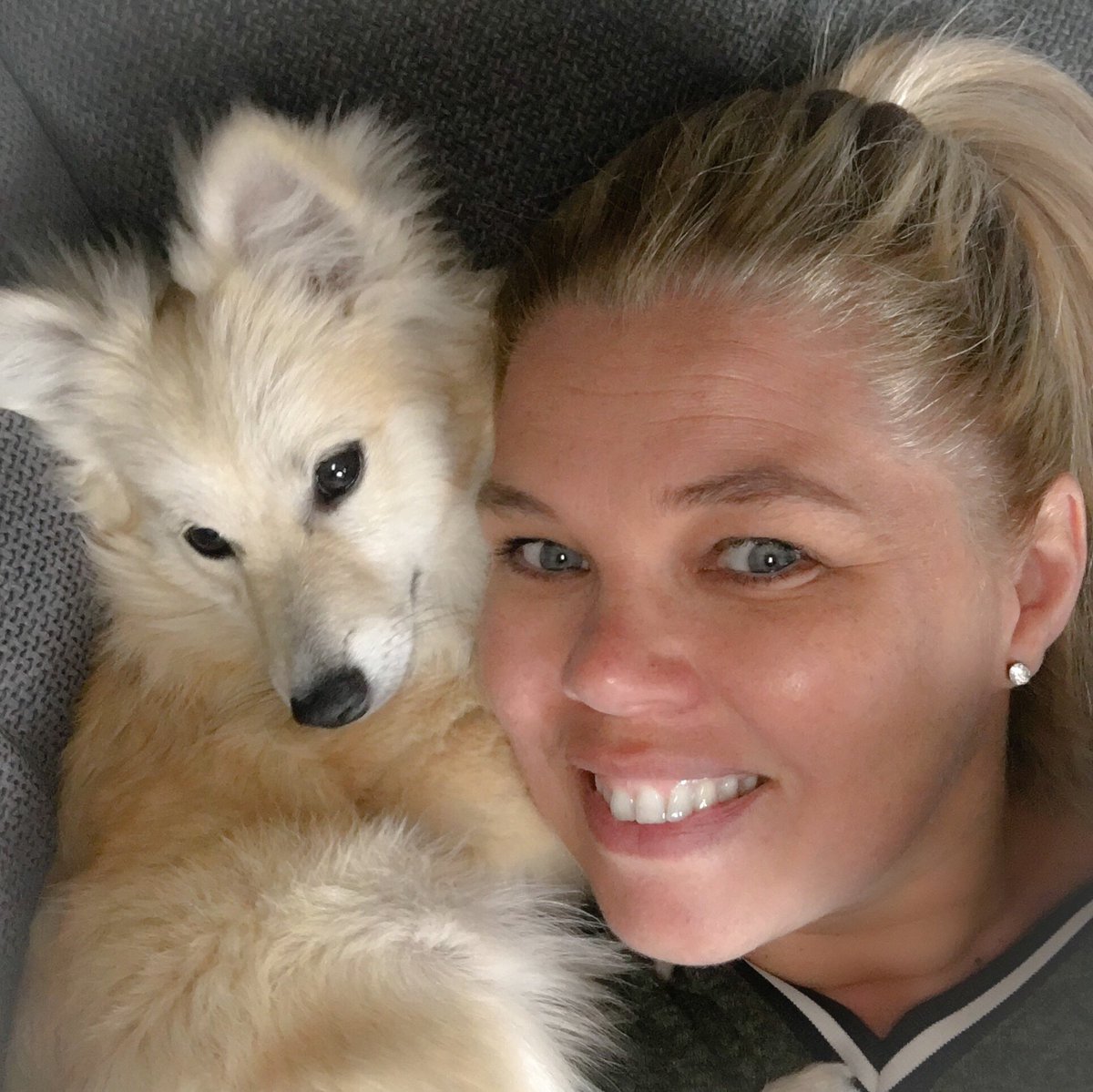 kekija's tweet photo. Omdat ik vandaag nog wel even aandacht wil kunnen geven aan m’n vriendinnetjes op #dierendag2021 #caseyannpomeranianrip #navythedutchie #summerthespitz https://t.co/0AtMUFKMXx