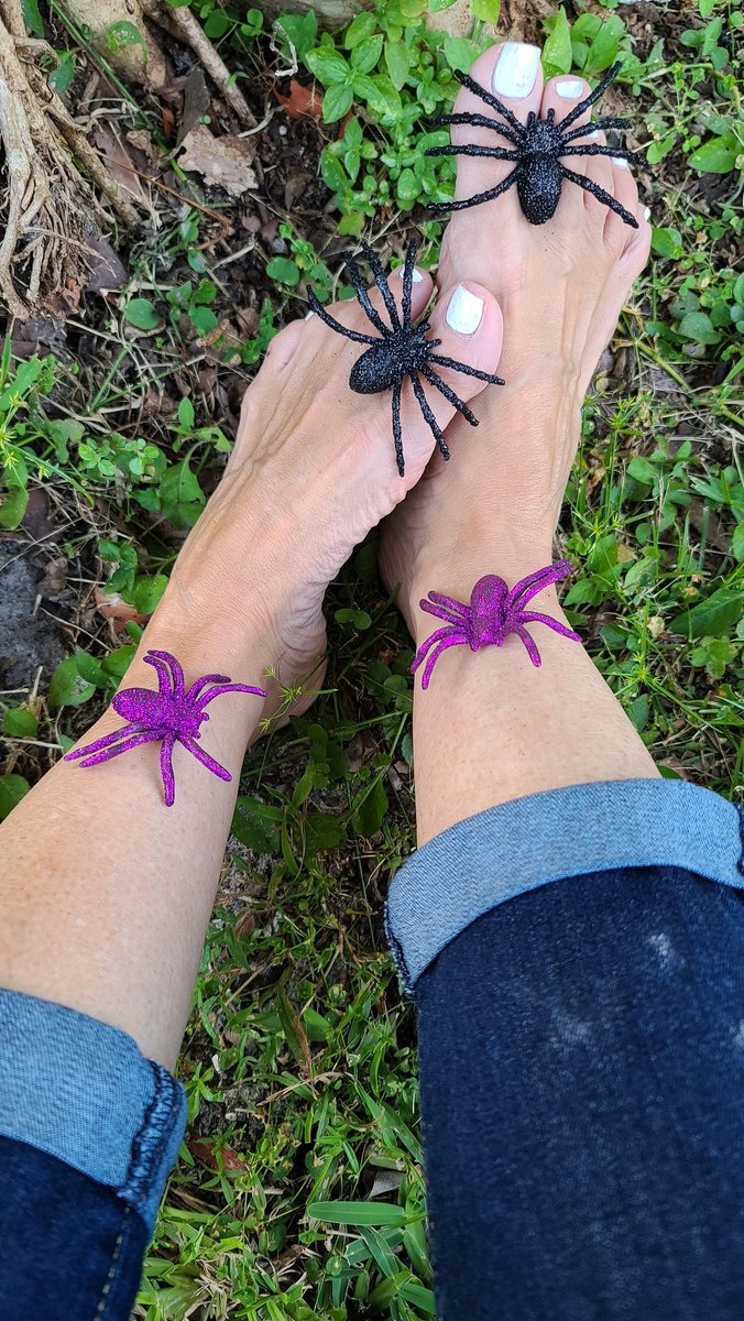 sisterfeets's tweet photo. Arachnophobia. #sisterfeets #feet #spiders #halloween https://t.co/G9p99Pg8P4