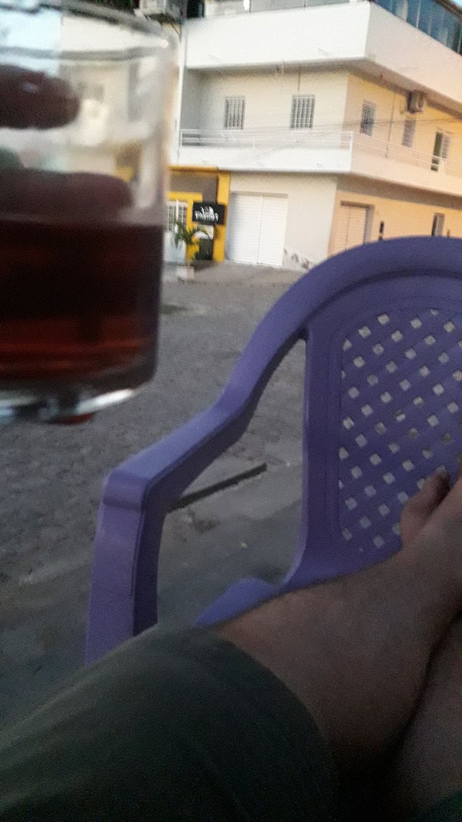 ColiderRaff's tweet photo. Com queda das principais redes sociais, descobri que tem pessoas em minha rua.
E descobri que eles achavam que eu tinha me mudado de cidade. Kkkk https://t.co/xlw2rL9Li3