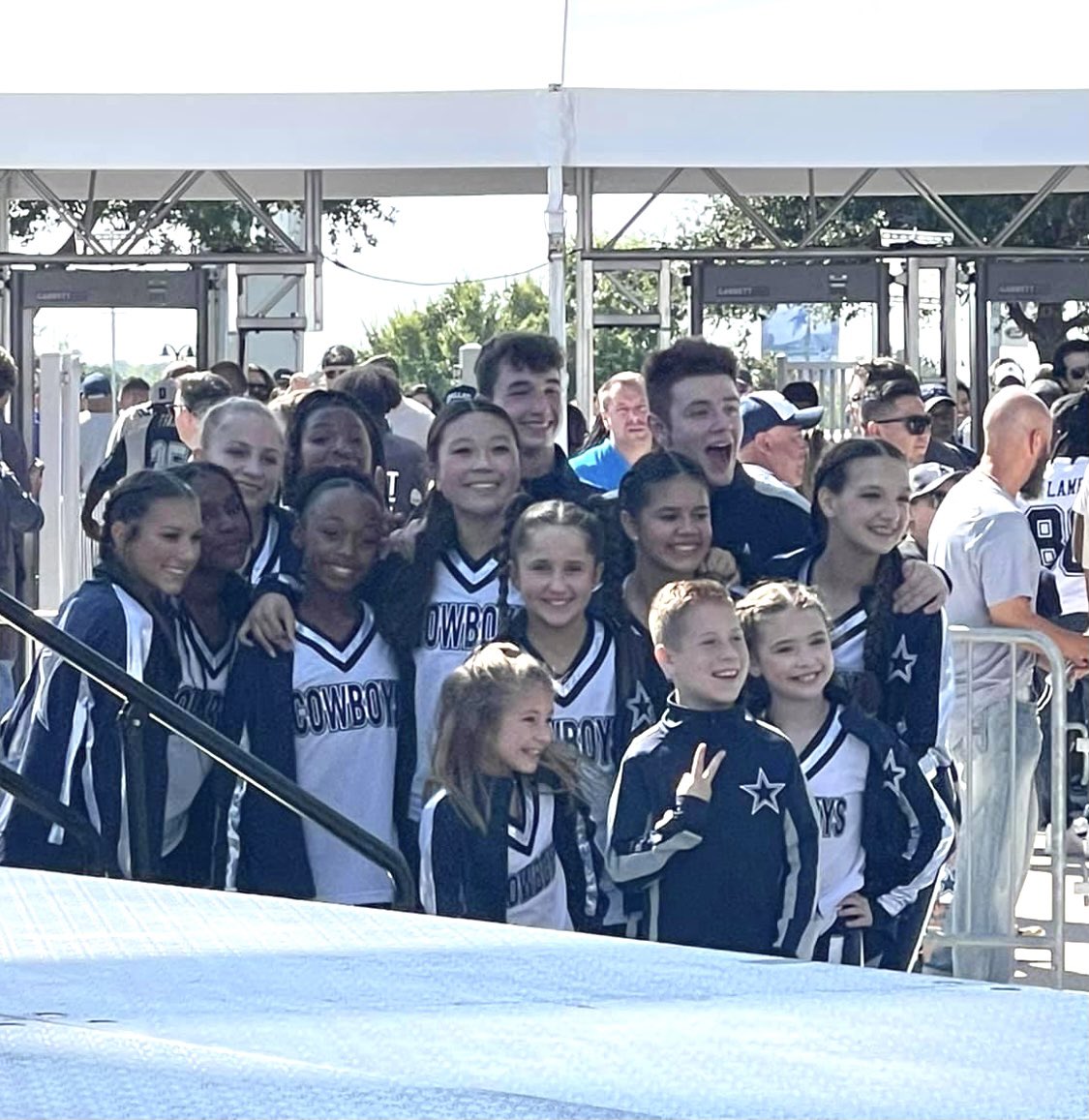 BreezLily's tweet photo. Dallas Cowboys Rookie Squad 1st Performance of the season! AT&amp;T Plaza💙🏈 Cowboys WIN👏🏼👏🏼👏🏼
#dcrookiesquad #Cowboys #kidsnflprohiphopteam #CowboysNation #CowboysWin #AT&amp;TPlaza https://t.co/cZLE8GdB9X