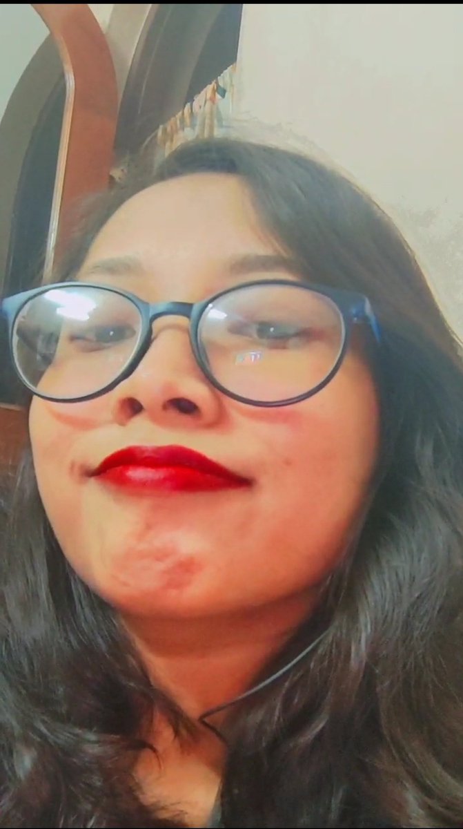 Madhuhhh's tweet photo. Dumping my round face😾❤ https://t.co/Mje959eeSY