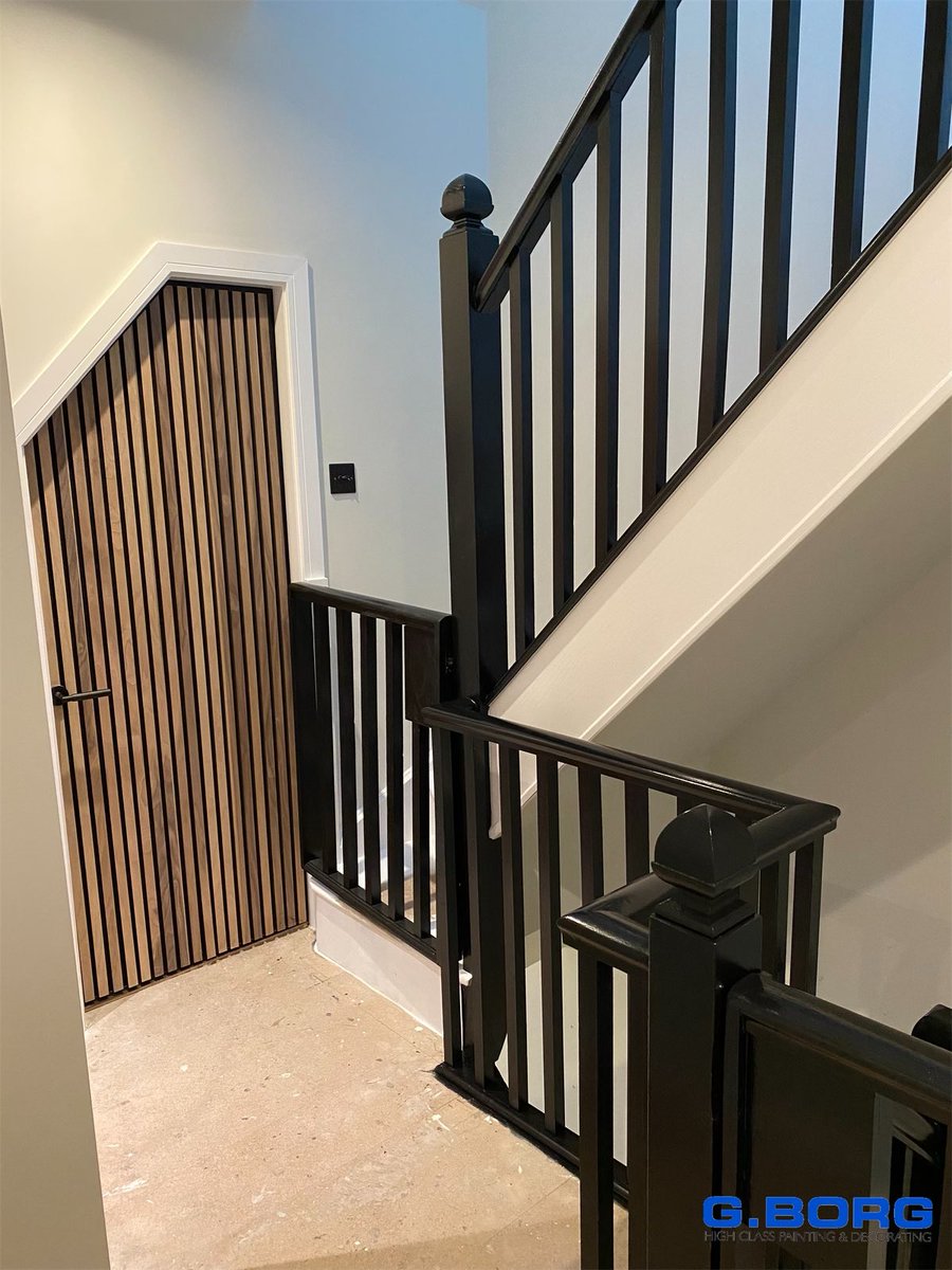 GBorgDecorators's tweet photo. What A Beautiful Staircase!!
Fully prepped &amp; sanded back for a great finish!
Black Woodwork in Dulux Trade Black Satinwood.
White Woodwork in Dulux Trade White Satinwood.
Walls in Dulux Trade Diamond Matt in Dove White.
#dulux @dulux #painteranddecorator https://t.co/hGQT89WvY6