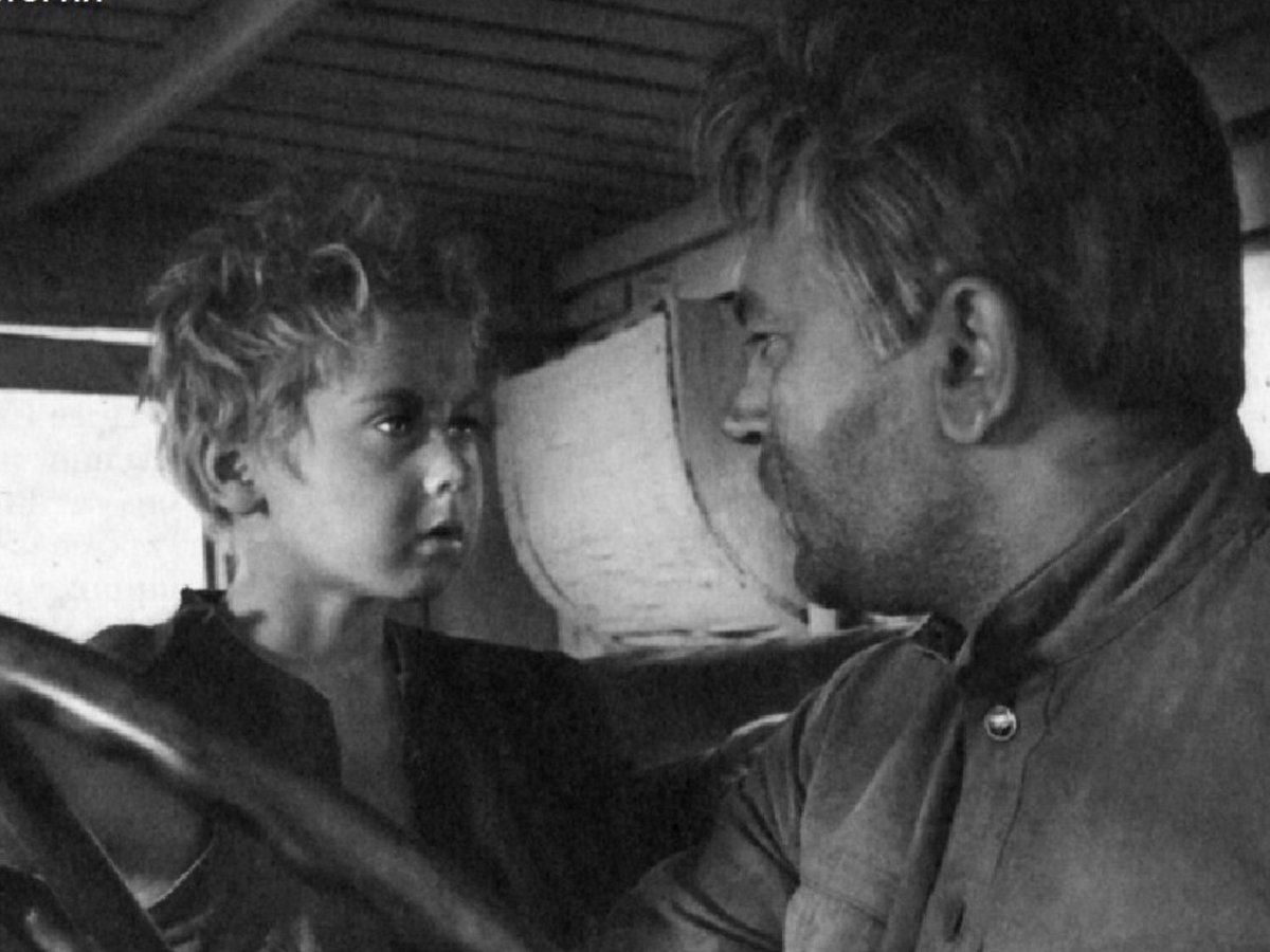 Эпизод в фильме, который невозможно смотреть без слёз. 

«Закипела во мне горючая слеза, и я сразу решил:» Не бывать тому, чтобы нам порознь пропадать. Наклонился я к нему и спрашиваю:»Ванюшка, а ты знаешь, кто я такой?» Он спросил, как выдохнул:»Кто?» А я ему тихо:»Я твой отец.»