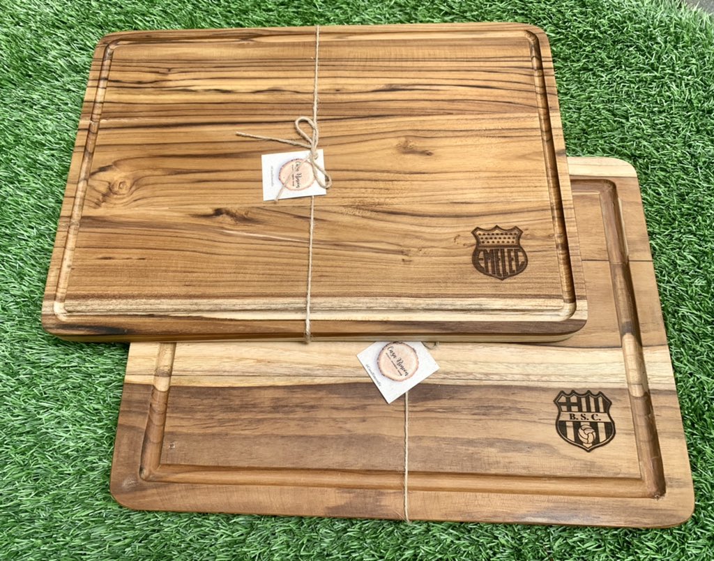 Barcelonistas o Emelecistas ⚽️ para todos hay!! 

Pide tu tabla con el escudo de tu equipo de fútbol favorito. Personalízala! 

Medidas 42x30 cm 

<a href="/CasaRinconEc/">Casa Rincón</a> 
📲 0986587432 

#Emelec #barcelona #barcelonasportingclub #parrillada #asados