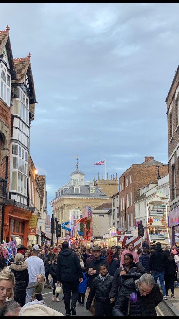 Simo7171's tweet image. Not tweeted for over 2 years but because of the #outage here is a photo of Abingdon street fair taken earlier
