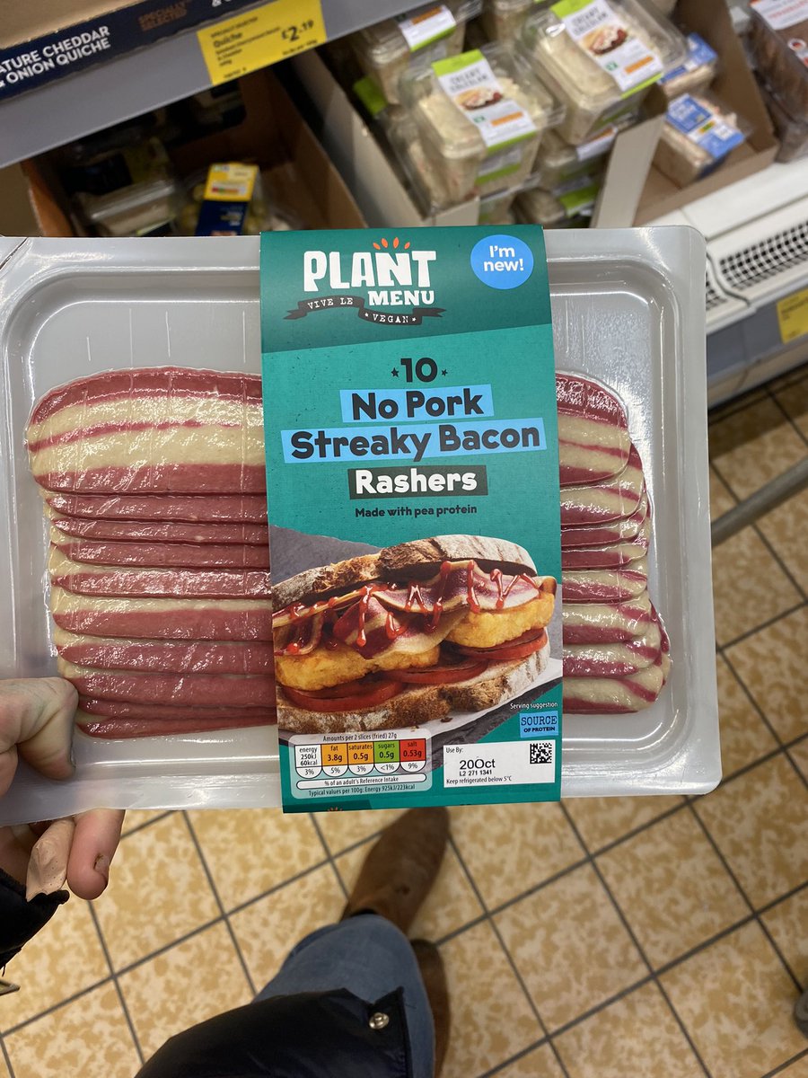 Katy_Llwyncrwn's tweet photo. And in other news - What the bloody hell is this? 

Anyone else see a Refresher bar or is it just me? Would probably be just as chewy too! 

#ThatAintBacon #BaconIsGoodForMe https://t.co/hVV66vYoQe
