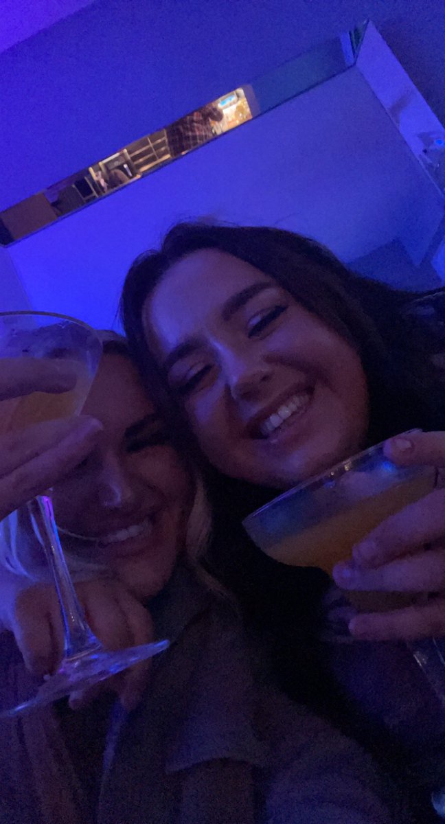 algorman6's tweet photo. @amyboyd0 happy birthday to my best friend 🖤 https://t.co/9ABgEdgiAO