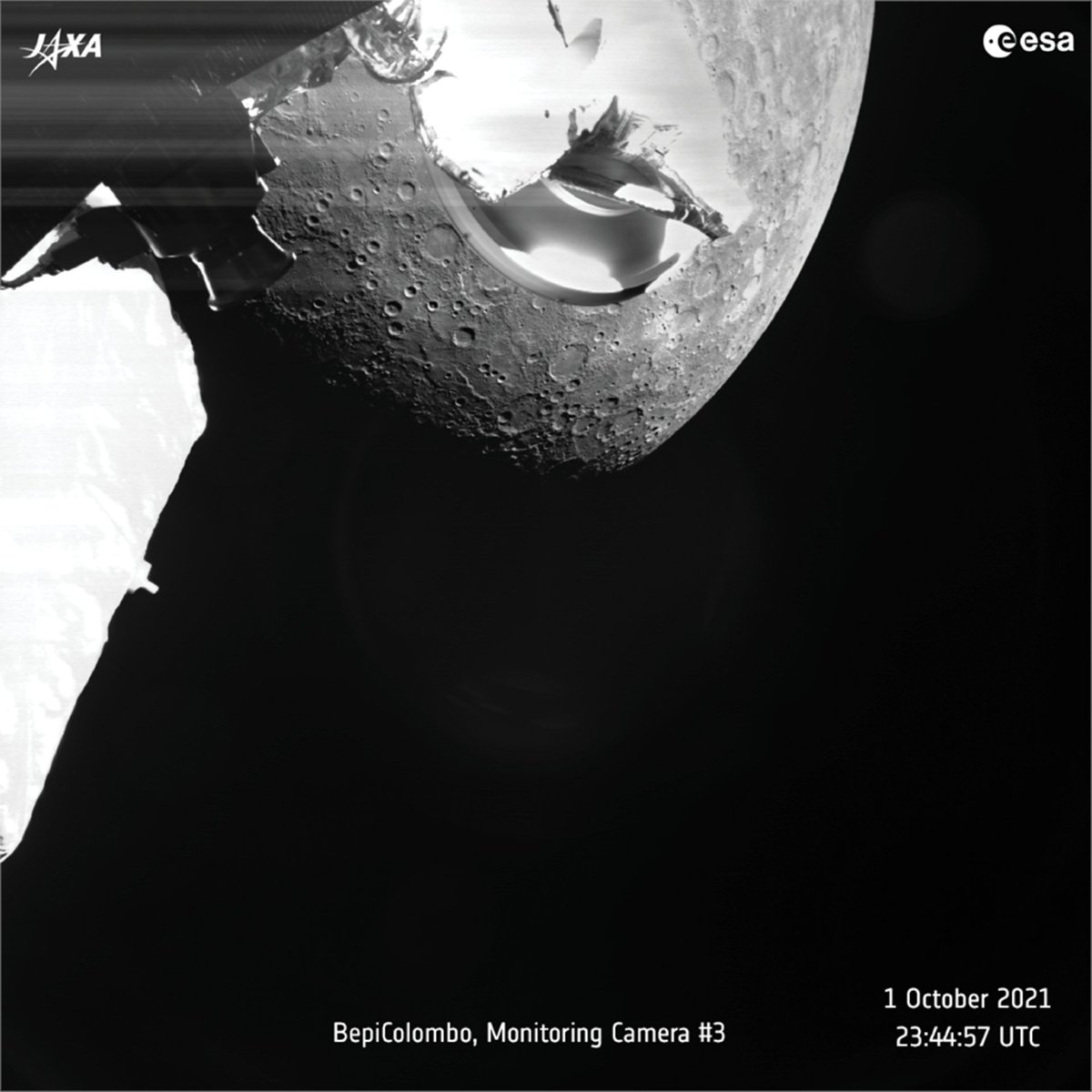 SpaceflightNow's tweet photo. The European-Japanese BepiColombo spacecraft swept past Mercury Friday in the first of six high-speed flybys to gradually set up the probe’s trajectory for a critical maneuver in 2025 to enter orbit around the solar system’s innermost planet.

Read more: https://t.co/m6y9Lz805m https://t.co/unmNGO60zR