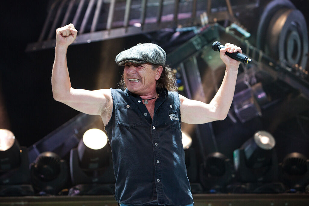 Happy Birthday to Brian Johnson who turns 74 today  (born 5 October 1947) The third lead singer of AC/DC. He and the rest of the band were inducted into the Rock and Roll Hall of Fame in 2003.

officialmerchandisestore.com/acdc/

#ACDC #BrianJohnson #OnThisDay #RockBirthdays #HappyBirthday