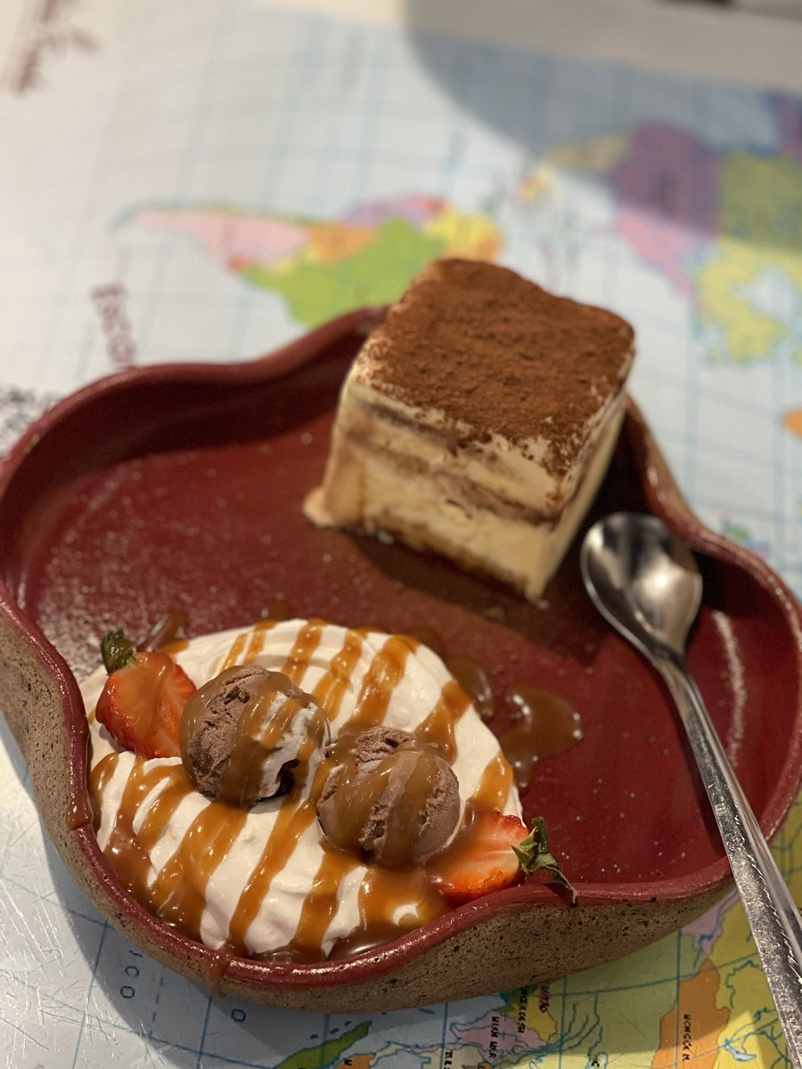 OtalDoMatheus's tweet photo. As redes caíram, mas eu estou de pé e não vou deixar minhas publis pra trás. 
Cheguei a tempo de aproveitar a tão famosa sobremesa do Dona Farinha para o Festival de Sabores de Cabo Frio. https://t.co/TMxPgQn0ax