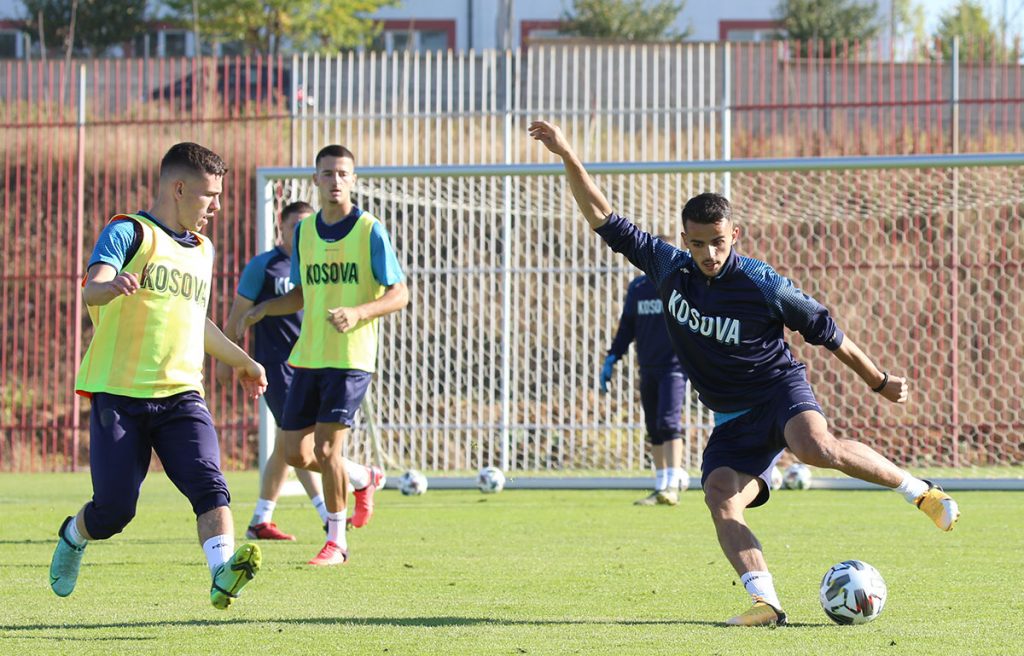 kosovanfooty_EN's tweet photo. 🇽🇰🆚️🇨🇿 | High spirit among the young #Dardanians ahead of facing Czechia in EURO U21 Qualifiers. 

#KOSCZE https://t.co/iDstjkUw85