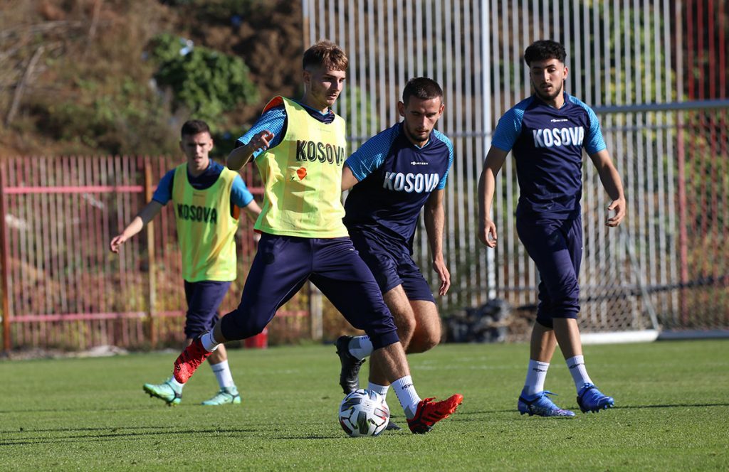kosovanfooty_EN's tweet photo. 🇽🇰🆚️🇨🇿 | High spirit among the young #Dardanians ahead of facing Czechia in EURO U21 Qualifiers. 

#KOSCZE https://t.co/iDstjkUw85
