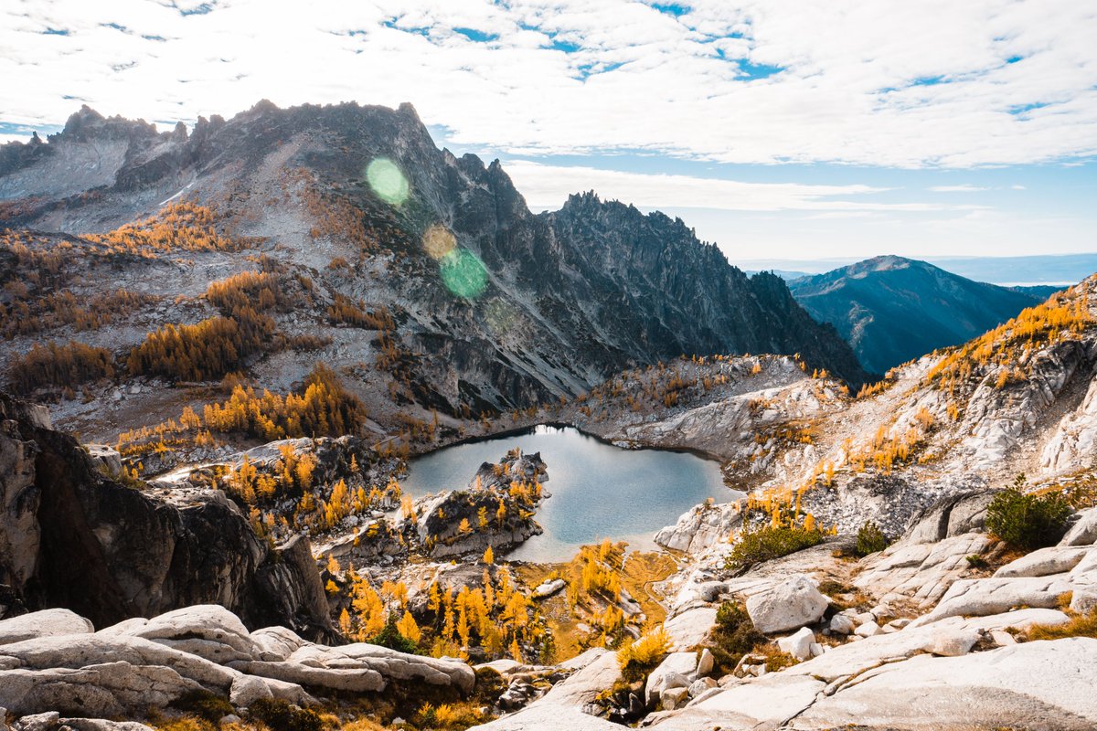 SkyeStoury's tweet photo. Through hiked the Enchantments over the weekend, the #larches are going off! #larchmadness #fall #PNW #hiking #adventure #Washington #October https://t.co/vA61B7oCmz