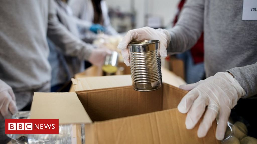 bbcbrasil's tweet image. Você enfrenta ou é testemunha do aumento da fome no Brasil? Cerca de 20 milhões passam fome no país, quase o dobro de 10 anos atrás. A @BBCBrasil quer retratar o problema e ajudar na busca por soluções. Compartilhe sua história aqui 👇ou, se preferir não se expor, por direct.