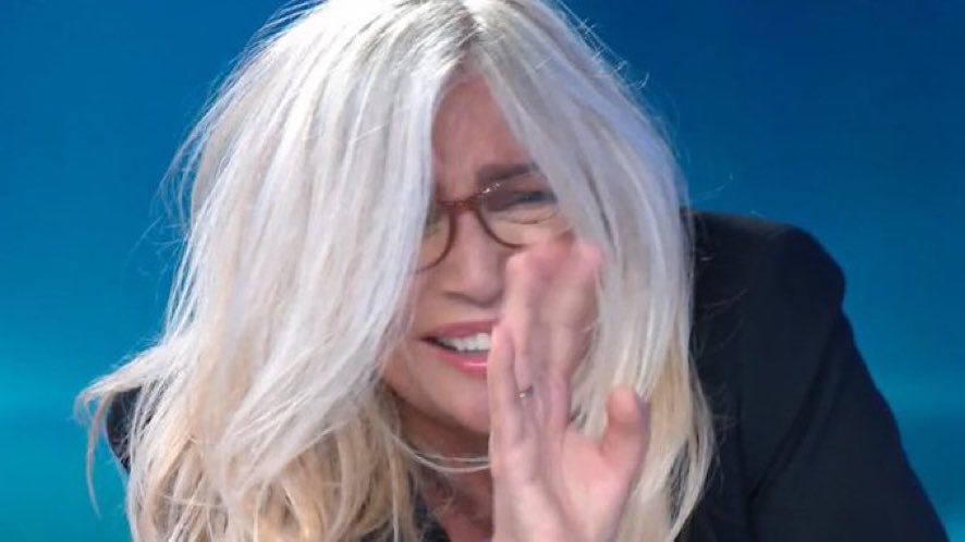 sweatxgia's tweet photo. MA TWITTER CHE AGGIUNGE PURE L’EMOJI VI PREGO  #InternetShutDown https://t.co/LVsoiq8joX