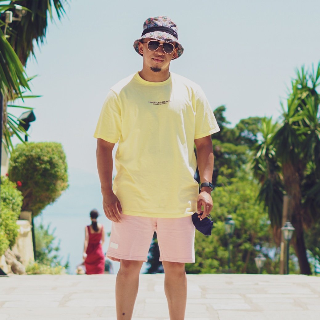 Faka twitter, ben weer backaaaa #enmisschienzoweerloesoeee #NieuweProfielfoto