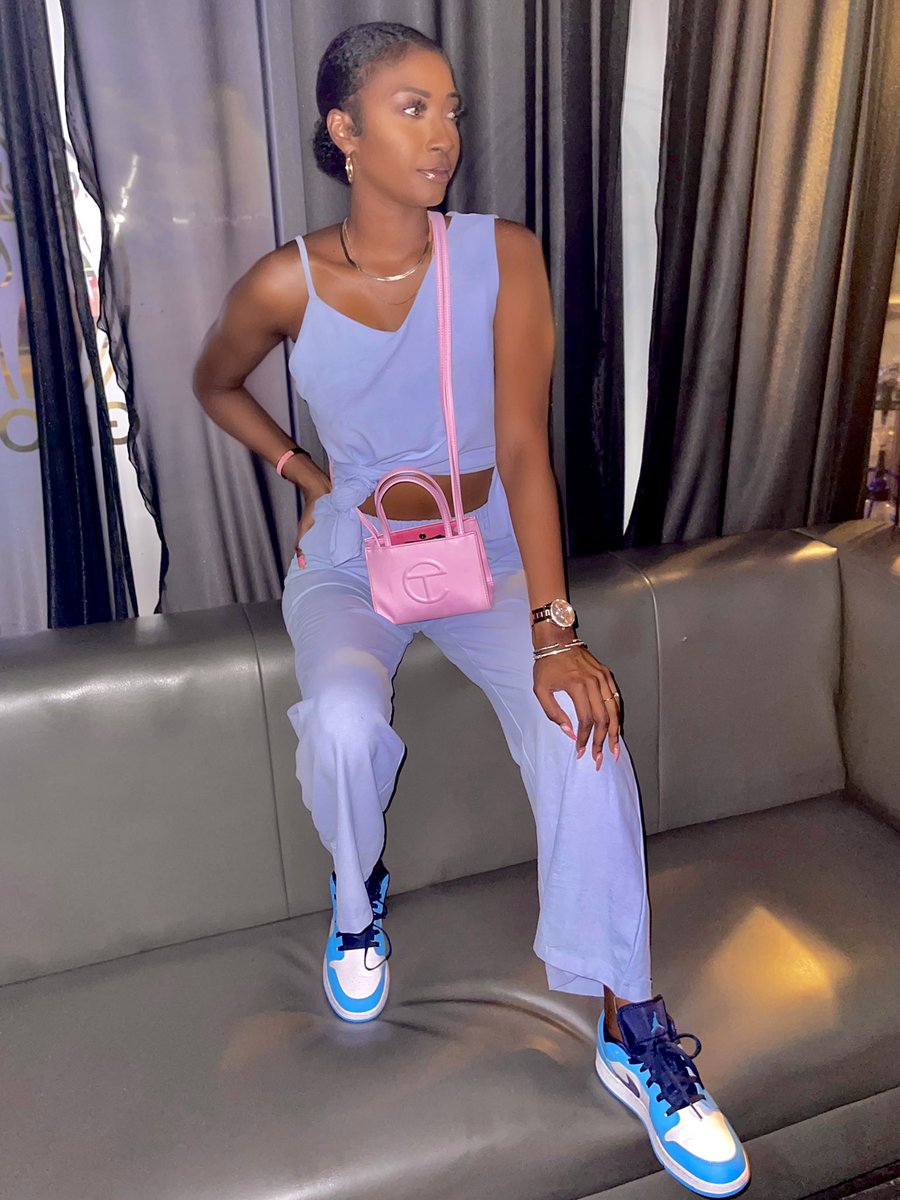 therealBarbsz's tweet photo. Baby blue but you are a baby I know, shawtyy https://t.co/LNjNBWG7CK