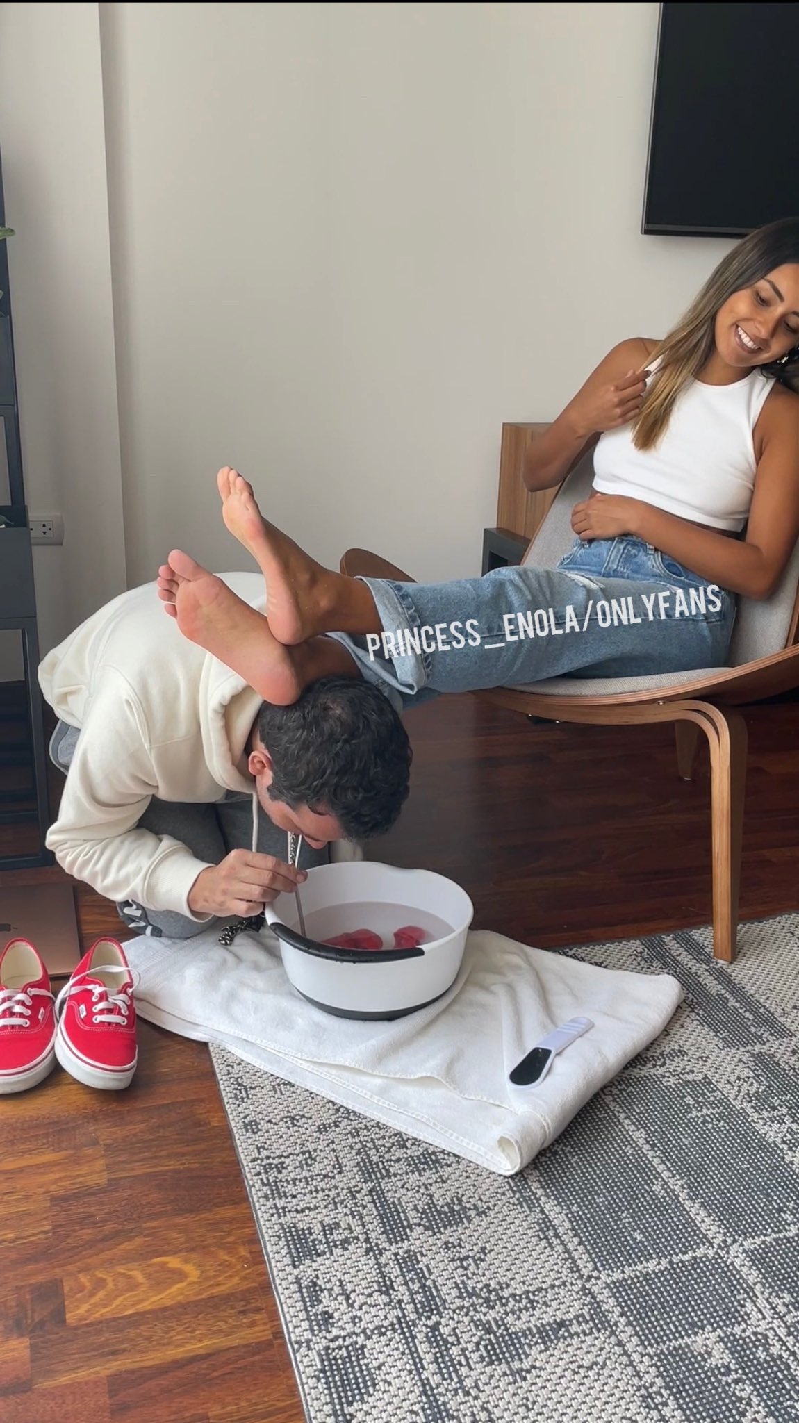 Princess Enola 🦋29K on Twitter: "He’s such a lucky dog! 🐶 New clip on