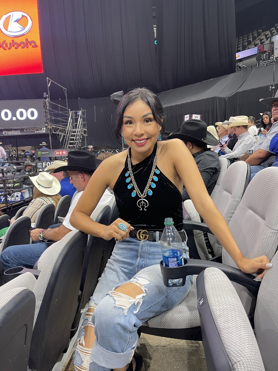 Since Facebook and Insta are down. 💙